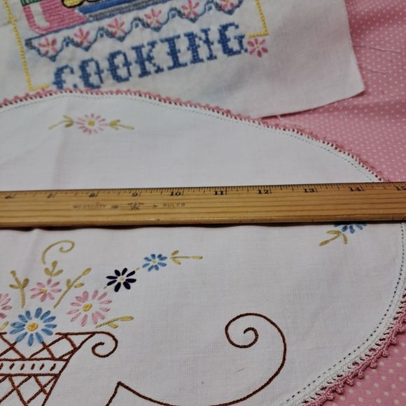 Vintage Embroidered Linens Lot 9 Pieces Hand Stitched Floral Kitchen Decor - Picture 7 of 11